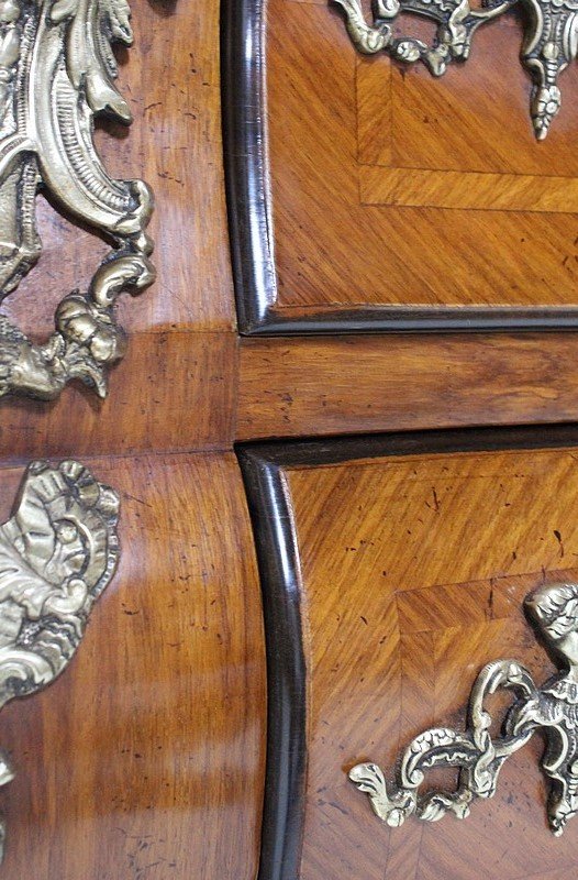 Chest of drawers in Blond Mahogany, Regency style - Mid 20th century