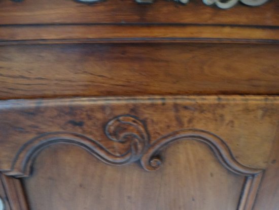 Sideboard with 2 drawers and 2 doors in molded walnut. Provencal work XVIIIth century