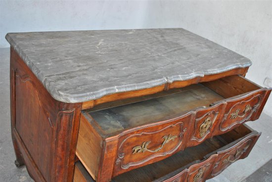 Commode Sauteuse Arbalète En Noyer XVIIIème Dessus Marbre