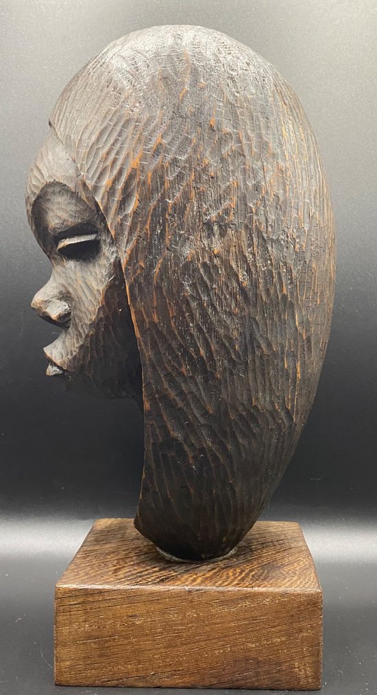 CARVED WOODEN BUST 1980