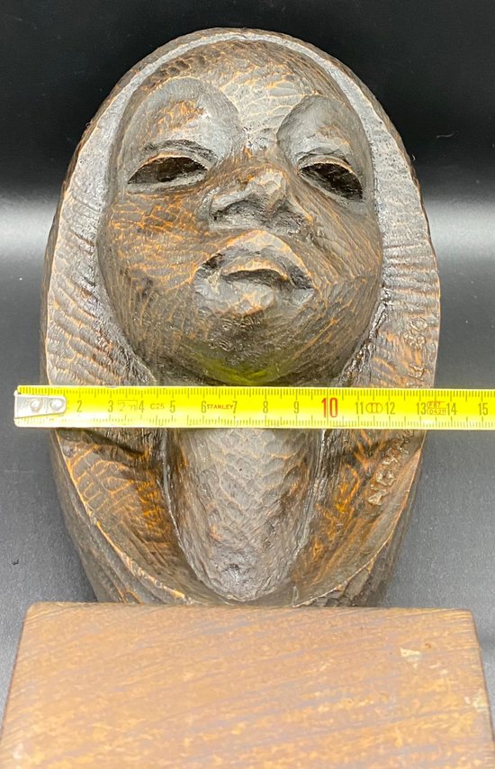 CARVED WOODEN BUST 1980