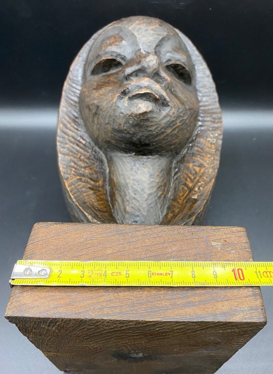 CARVED WOODEN BUST 1980