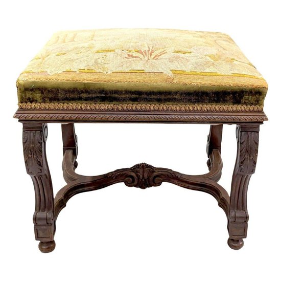 Tabouret De Style Louis XIV Recouvert De Tapisserie