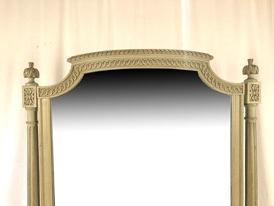 Grand miroir psyché de style Louis XVI en bois laqué gris, vers 1900