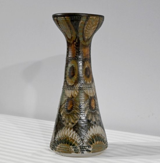 Salt Sandstone Vase, signed J-C. Courjault - 1975