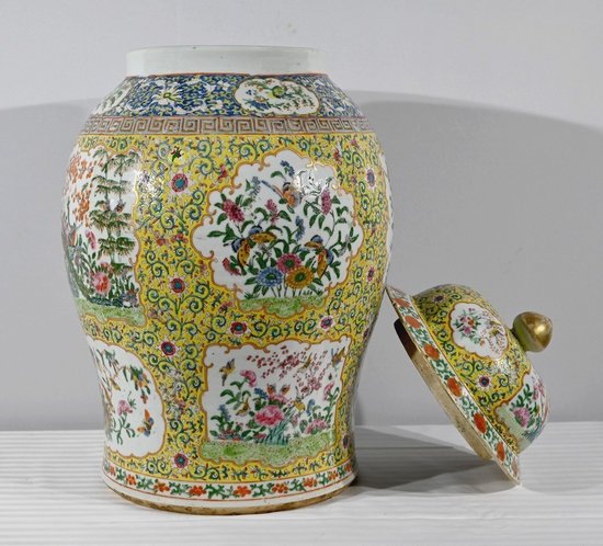 Important Porcelain Vase, Canton - Late 19th Century