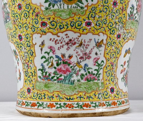 Important Porcelain Vase, Canton - Late 19th Century