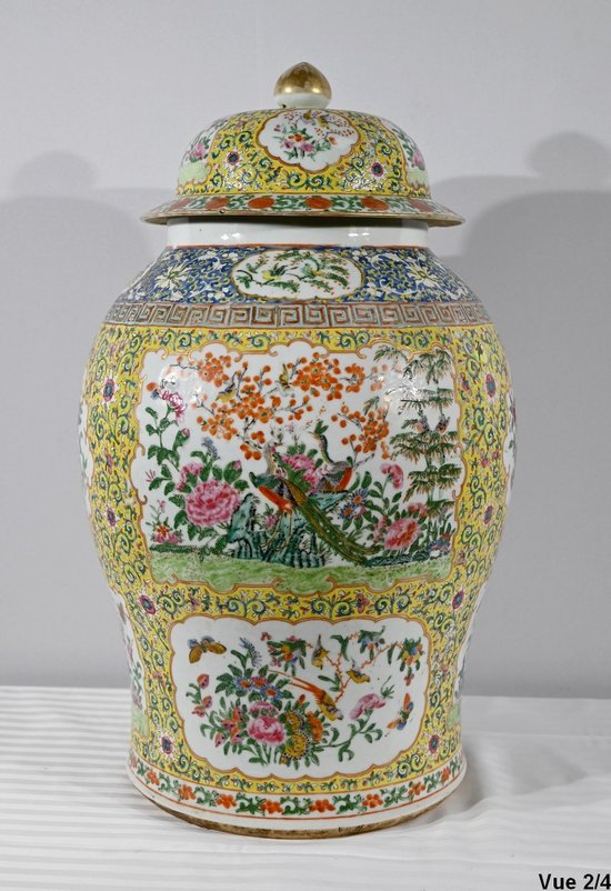 Important Porcelain Vase, Canton - Late 19th Century