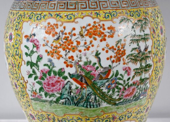 Important Porcelain Vase, Canton - Late 19th Century