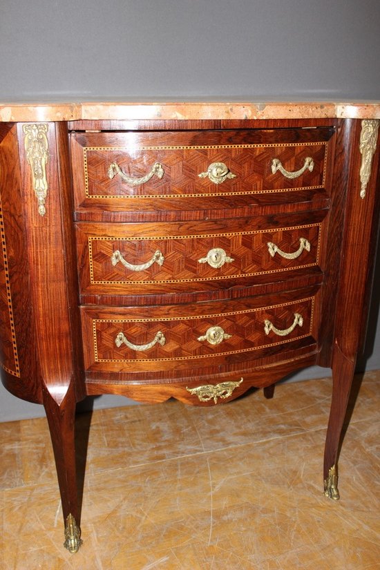 Commode rognon de style Louis XV en marqueterie vers 1900