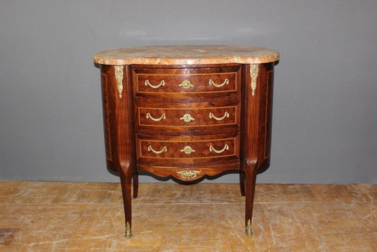 Commode rognon de style Louis XV en marqueterie vers 1900