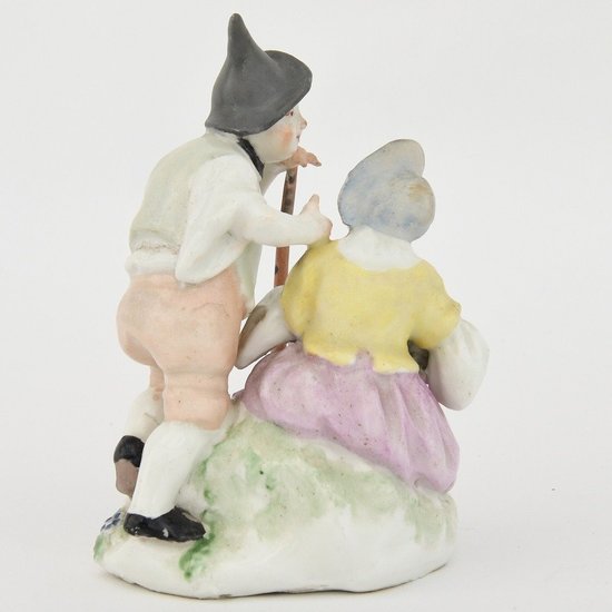 Group in polychrome porcelain of Vienna representing a couple of peasants 18th century