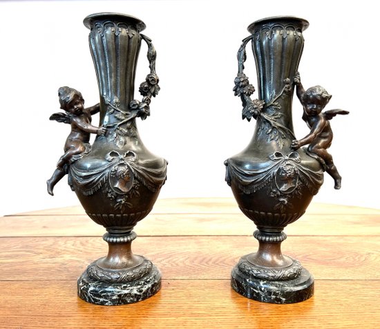 Pair of vases in regula with angel decoration