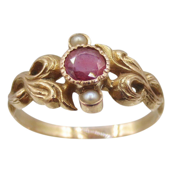 Garnet and pearl ring, 19th Century.