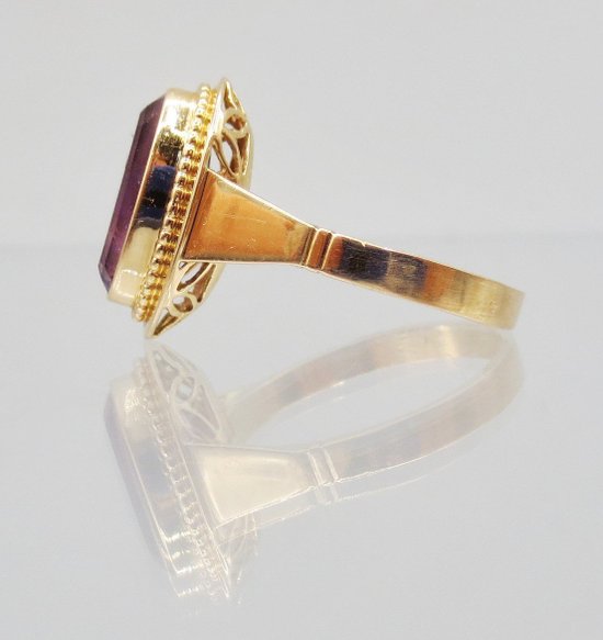 Ring, Gold And Amethyst.