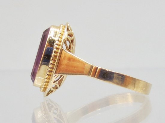 Ring, Gold And Amethyst.