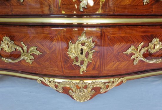 Regency chest of drawers, 18th Century.