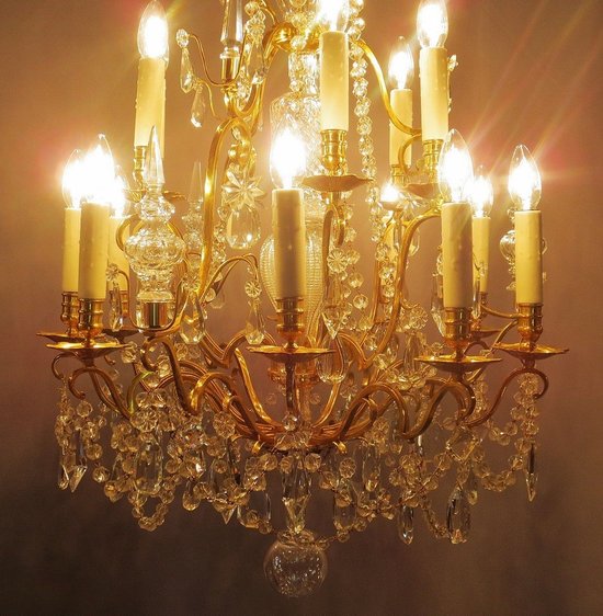 15-Light Chandelier In Gilt Bronze And Crystals.