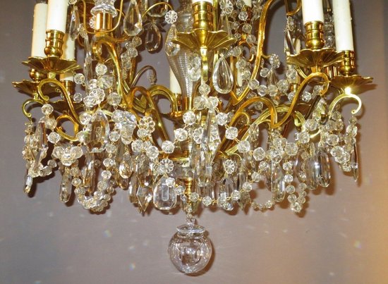 15-Light Chandelier In Gilt Bronze And Crystals.