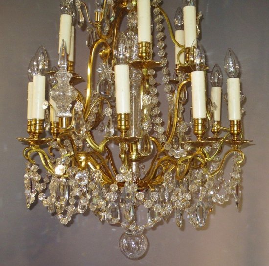 15-Light Chandelier In Gilt Bronze And Crystals.