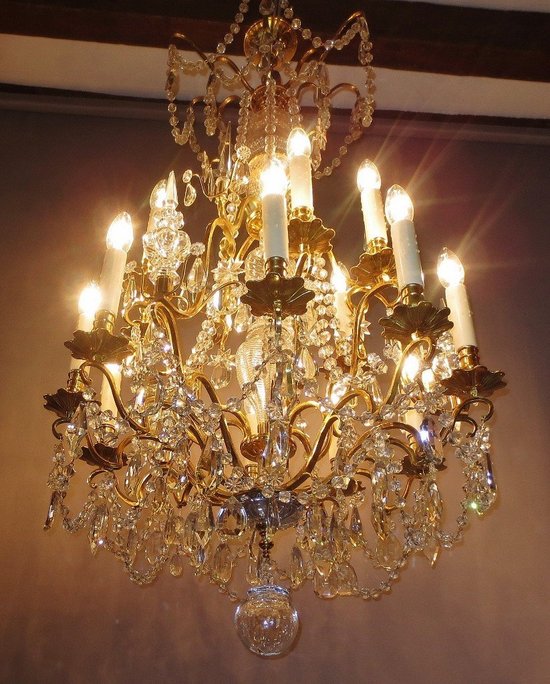 15-Light Chandelier In Gilt Bronze And Crystals.