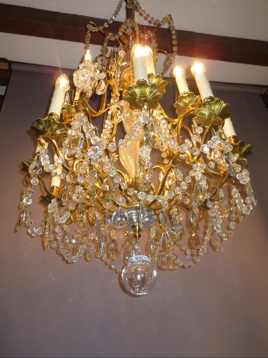 15-Light Chandelier In Gilt Bronze And Crystals.