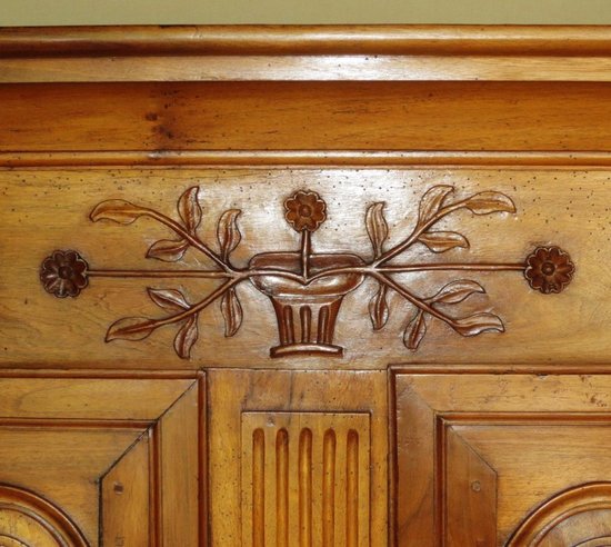 Credenza doppia in noce, XVIII secolo.