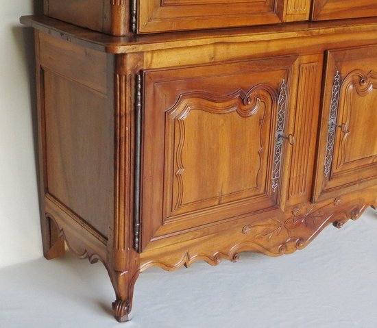 Credenza doppia in noce, XVIII secolo.