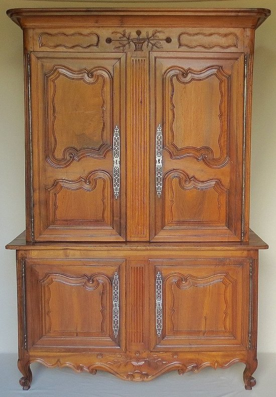 Credenza doppia in noce, XVIII secolo.