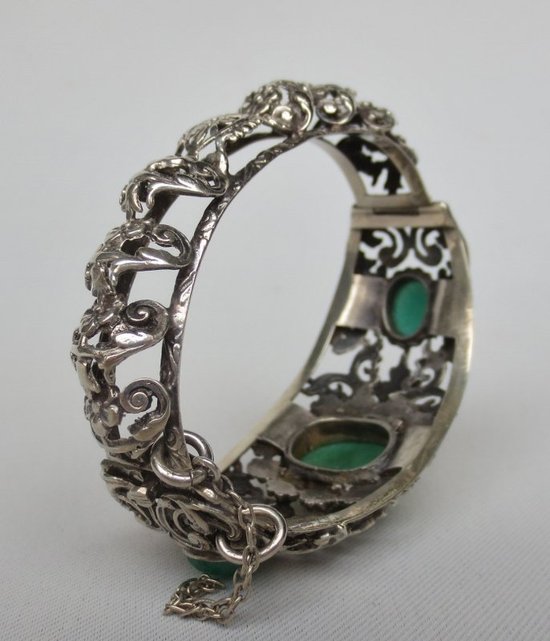 Bracciale in argento massiccio del XIX secolo.