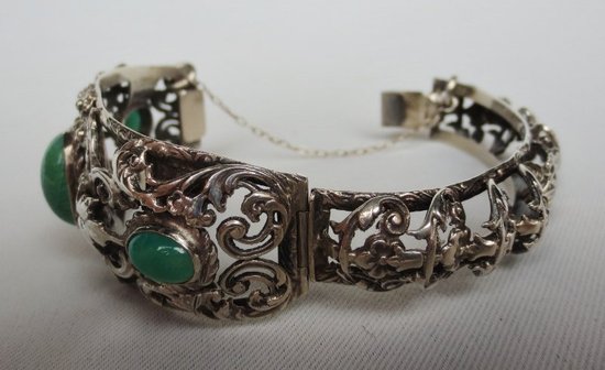 Bracciale in argento massiccio del XIX secolo.