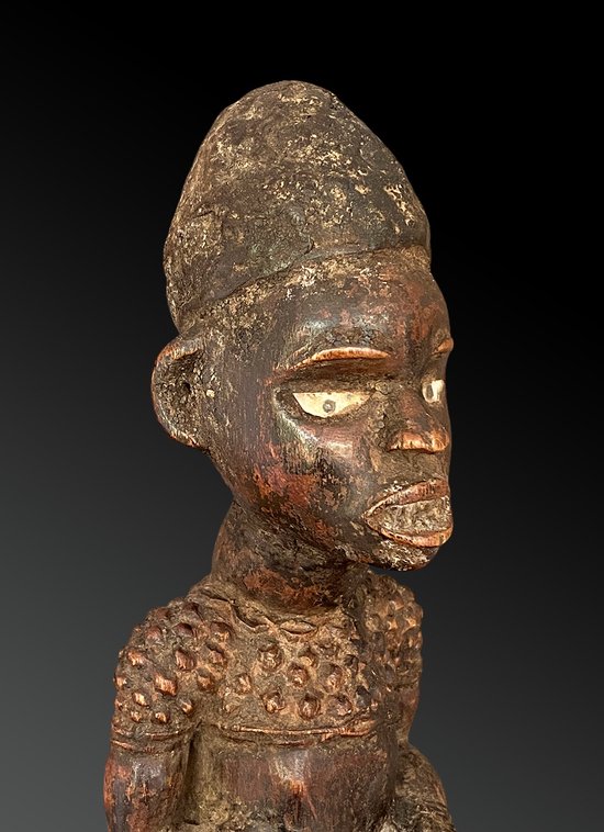 STATUETTE mit Darstellung einer TAMBOURINARY Kongo-Kultur, Demokratische Republik Kongo Erste Hälfte des 20. Jahrhunderts