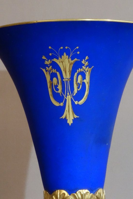 Pair Of Cornets Vases, Paris Porcelain, 1830