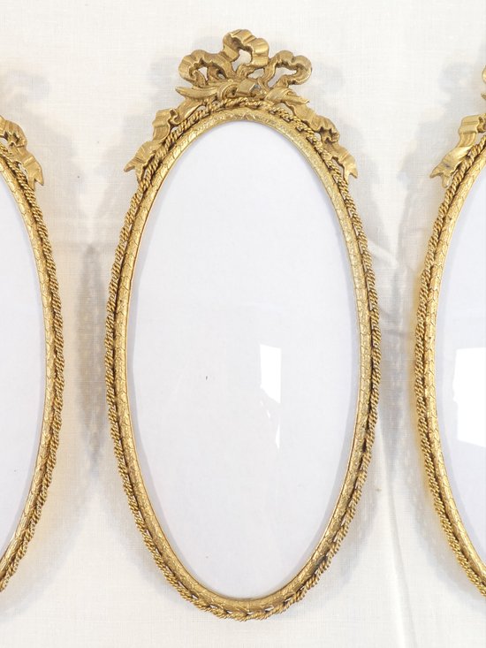 Set of 3 oval frames in gilded brass in the LOUIS XVI style