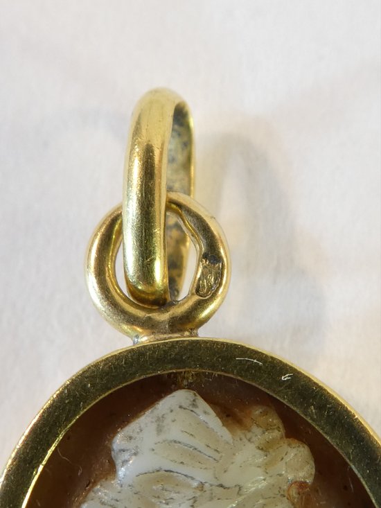 Pendentif En Or 18 Carat Camée De Jeune Femme