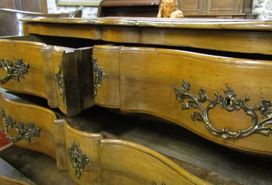 Louis XV chest of drawers