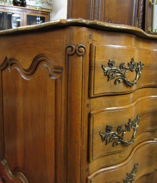 Louis XV chest of drawers