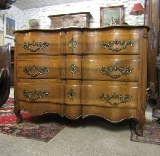 Louis XV chest of drawers