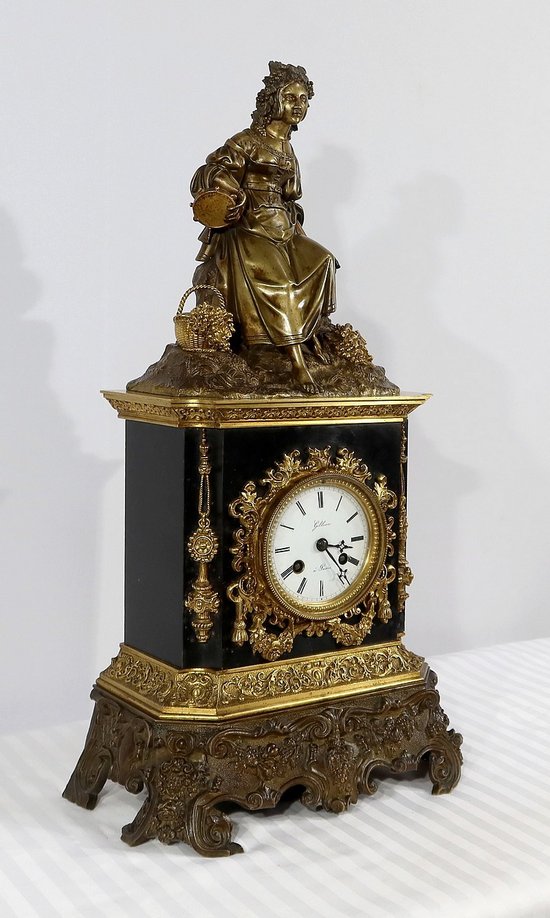 Marble and bronze clock, Louis XVI style, Restoration period - Early 19th century