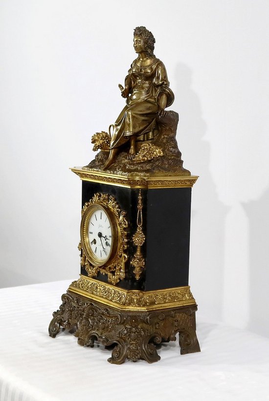 Marble and bronze clock, Louis XVI style, Restoration period - Early 19th century