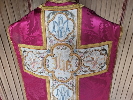 Chasuble in cherry red damask and embroidery, 19th century