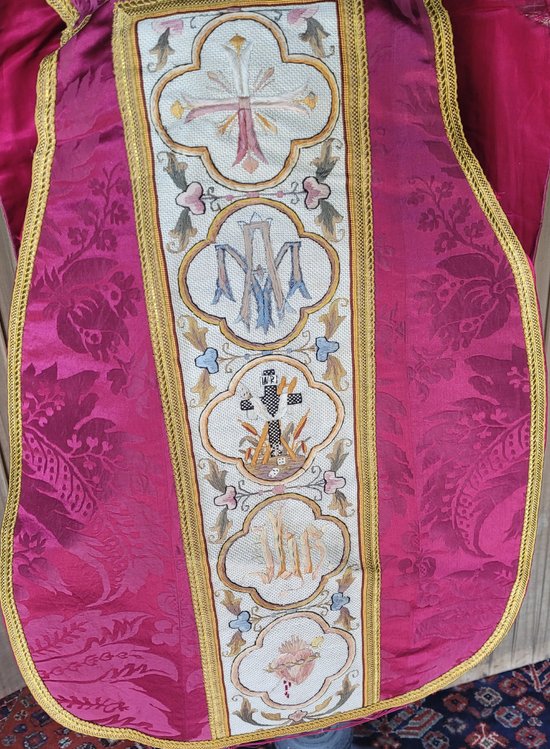 Chasuble in cherry red damask and embroidery, 19th century