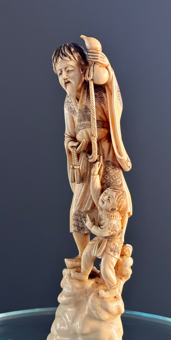 Okimono Ivory sculpture Japan Meiji period (1868 - 1912)