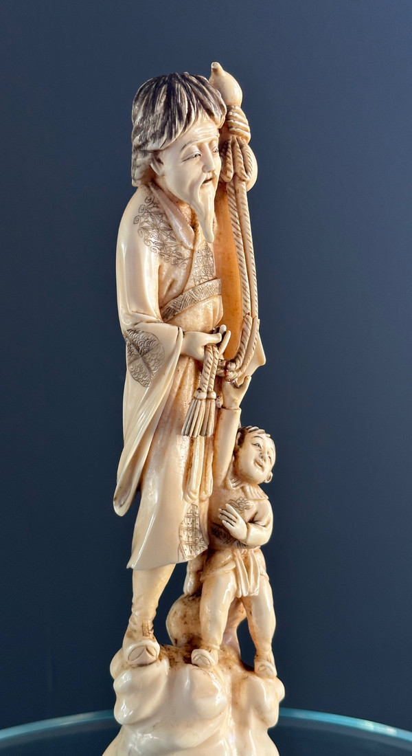 Okimono Ivory sculpture Japan Meiji period (1868 - 1912)