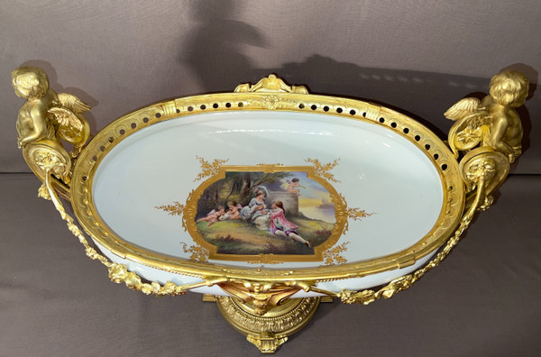 Large Cup Center Of Table in Porcelain of Paris And Chased Bronze Gilded XIXth