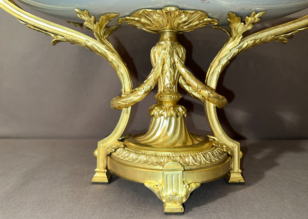 Large Cup Center Of Table in Porcelain of Paris And Chased Bronze Gilded XIXth