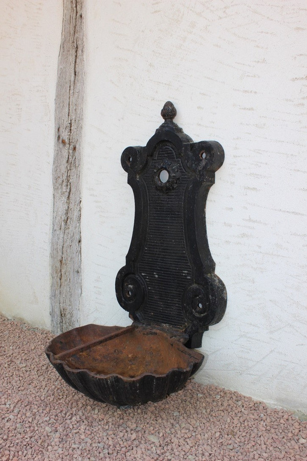 Cast iron fountain end of XIX