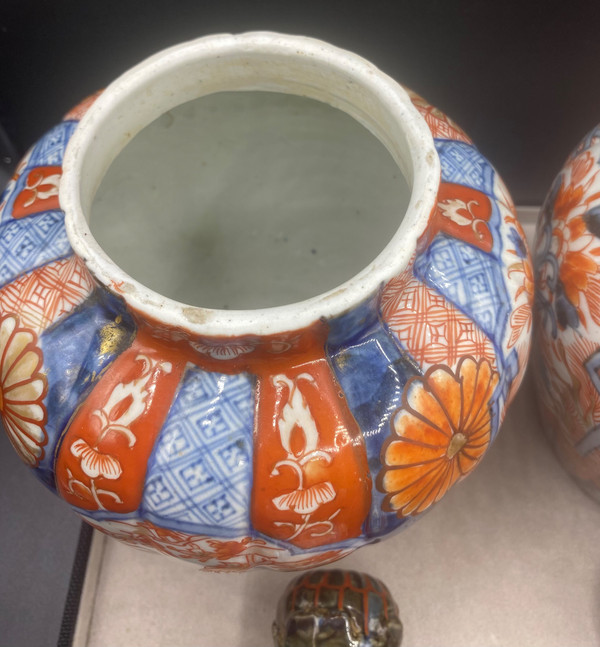 PAIR OF POTICHES IMARI