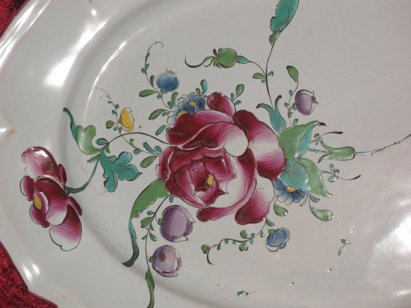 Oval dish in Sceaux earthenware from the 18th century with polychrome floral decoration