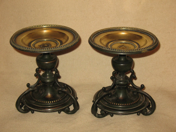 Pair of bronze cups in the Louis XVI style, 19th century Restoration period